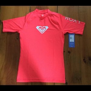NWT women’s rash guard- coral color